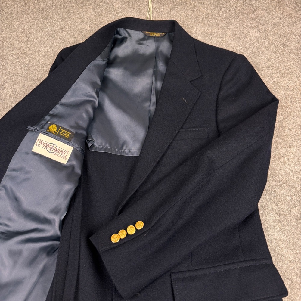Focus Blazer Mens 34R Navy Blue Wool Gold Crest Button Two Button Made in USA